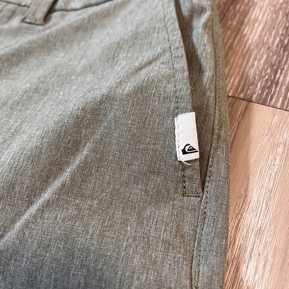 Quiksilver Boys Amphibian Water Resistant Shorts sz 12 - Picture 3 of 9